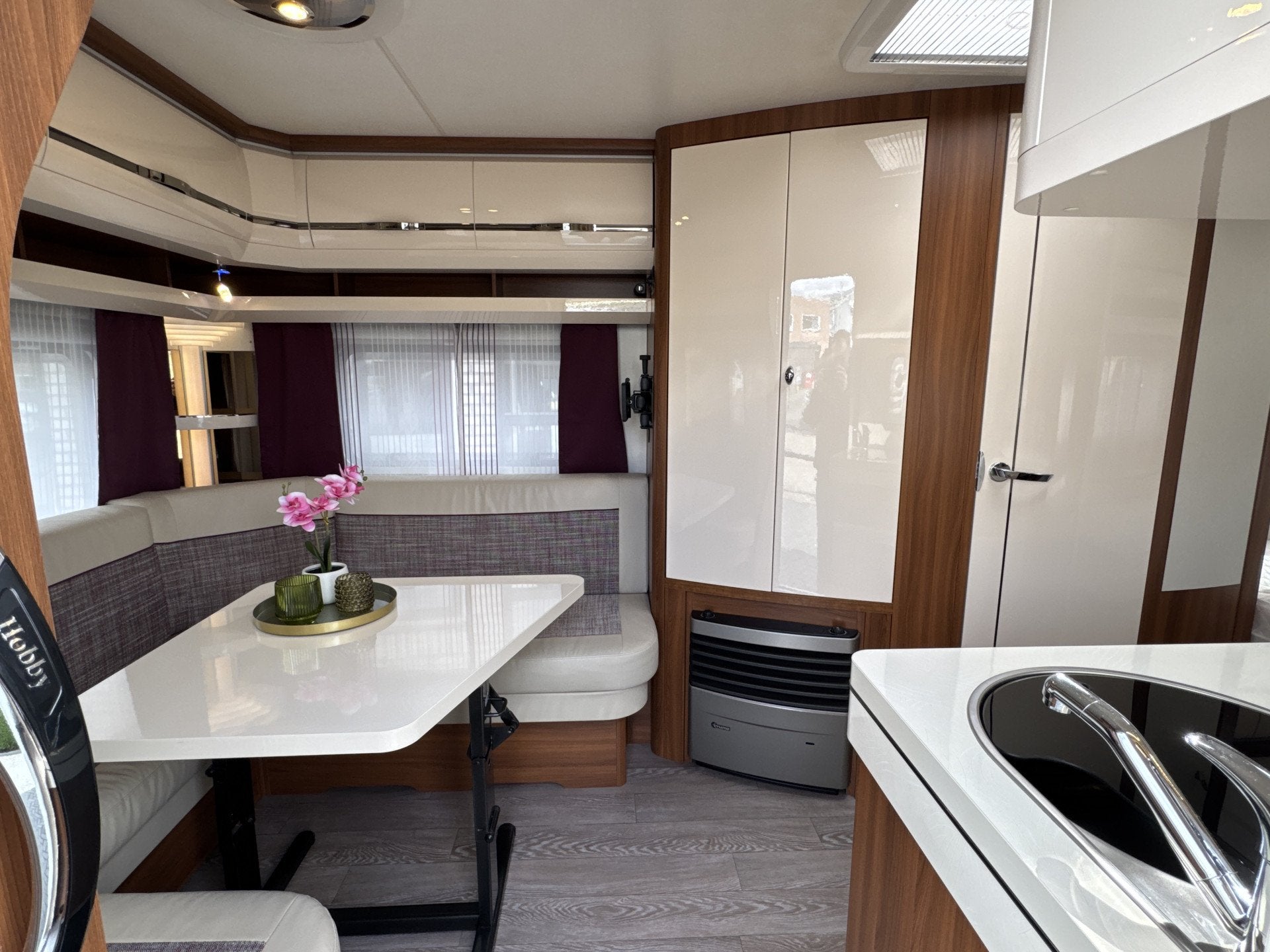 Hobby Excellent 495 UL met enkele bedden *Mover/ATC/1e eigen, Caravans en Kamperen, Caravans, Vast bed, Rondzit, Hobby, 7 tot 8 meter