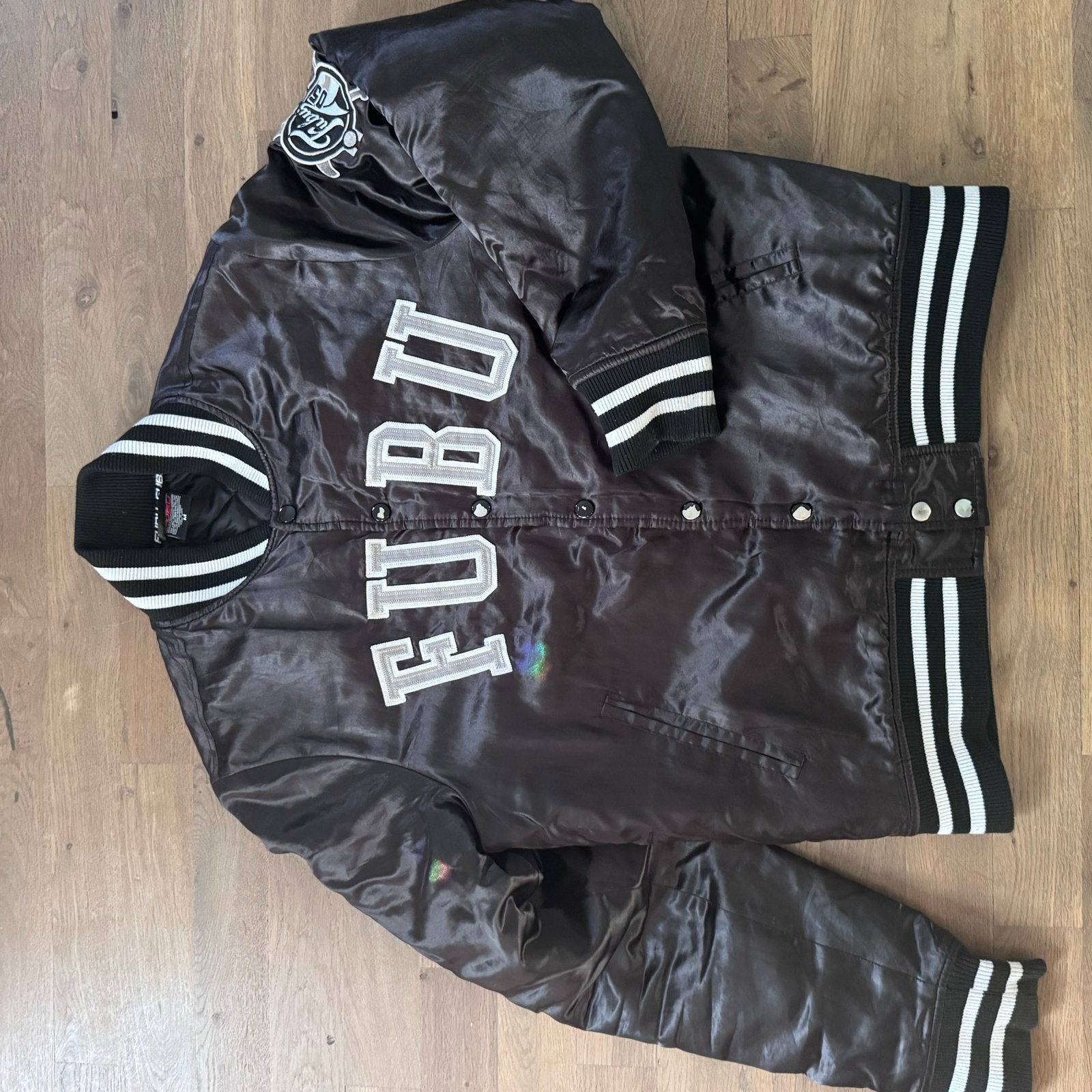Fubu Varsity Jacket - Maat M, Kleding | Heren, Ophalen of Verzenden, Zo goed als nieuw, Maat 48/50 (M), Bruin