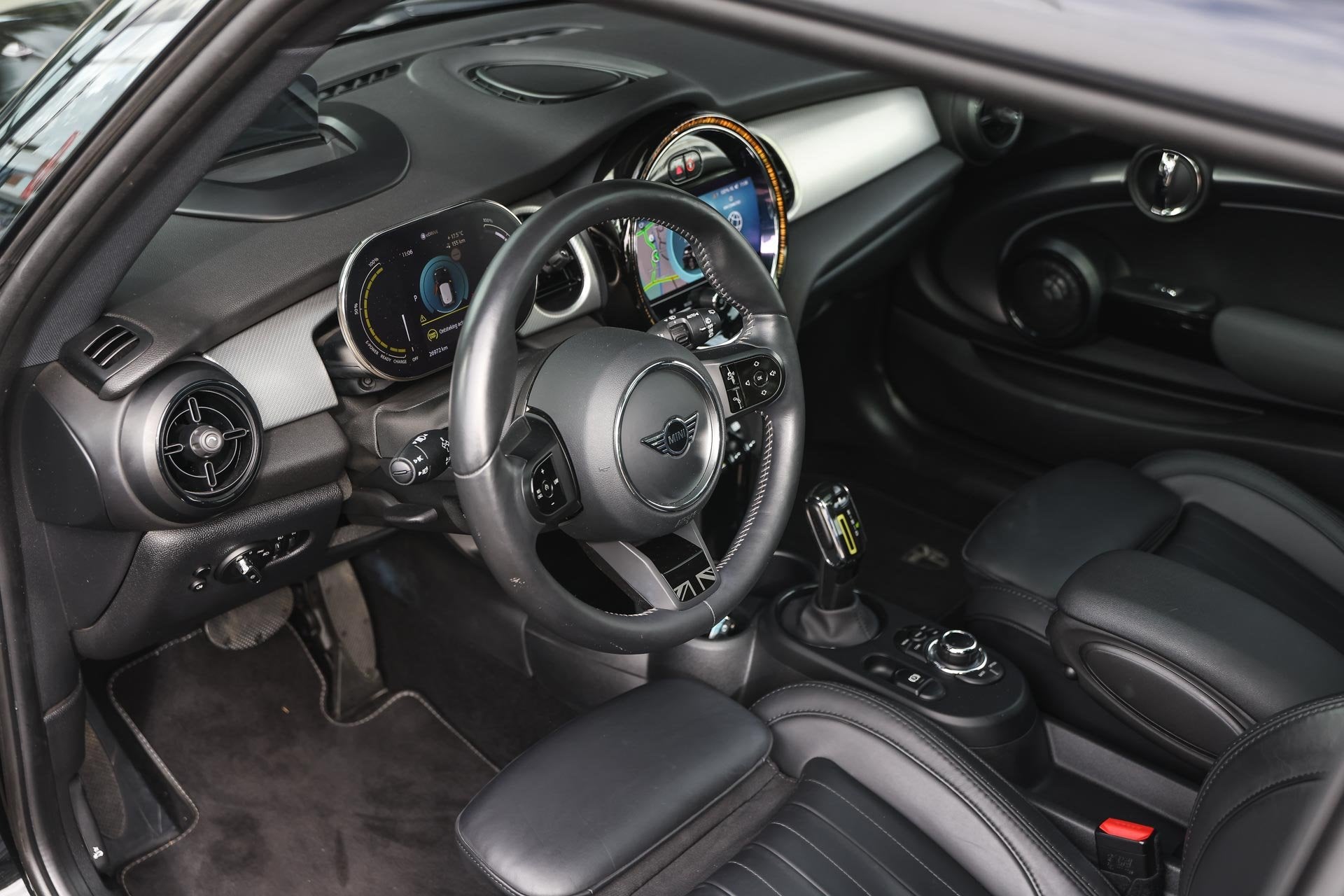 MINI Electric Yours / Panoramadak / Sportstoelen / Comfort A, Auto's, Dealer onderhouden, Gebruikt, Met garantie (alle), 4 stoelen