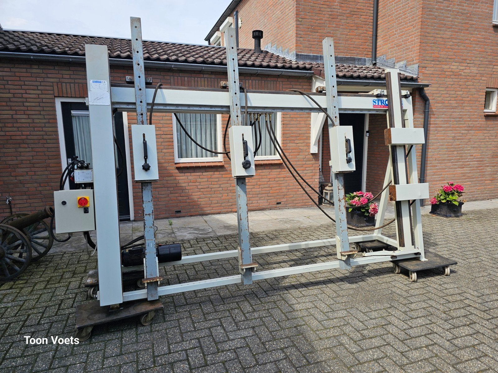 Opsluitbank  / Lijmpers hydraulisch Merk Stromab, Ophalen, Gebruikt
