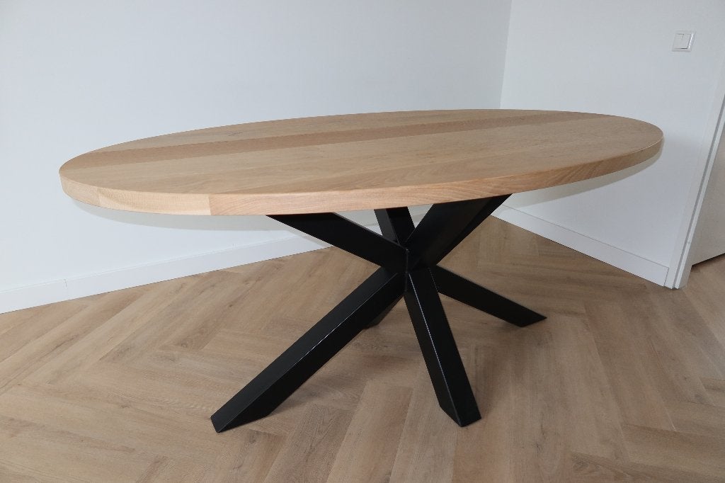 Foto 4 van Magna ovale eettafel 180x95 cm – massief hout – spinpoot