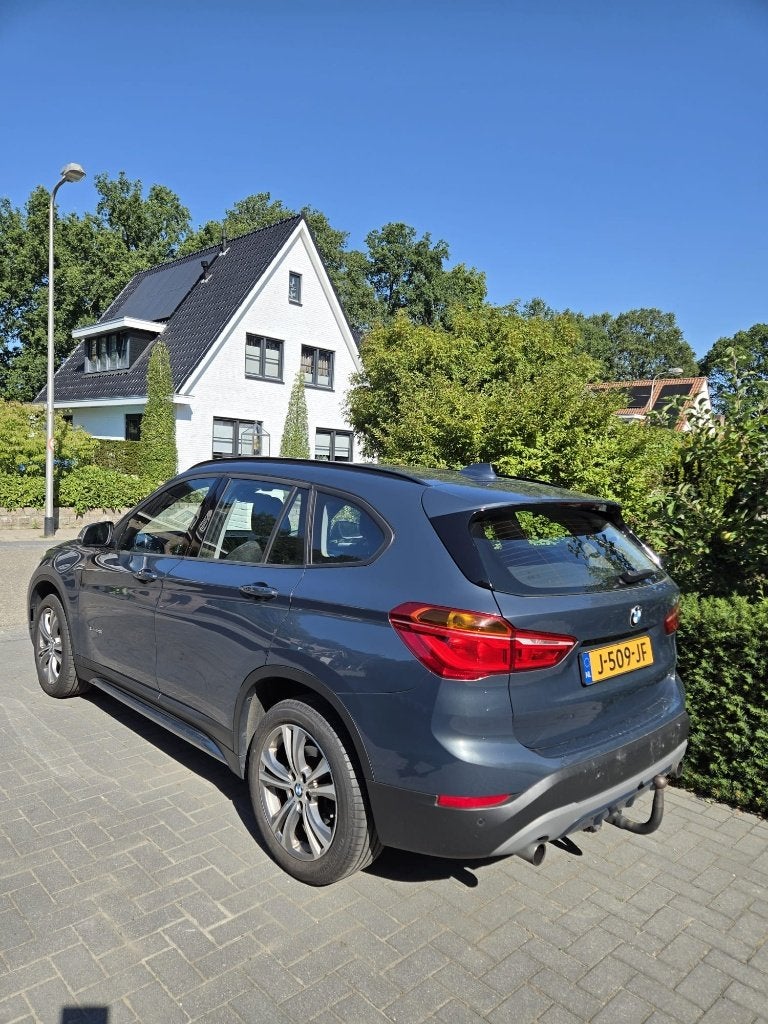 BMW X1 Sdrive20i 192pk Aut 2017 Grijs, Auto's, 1998 cc, 1800 kg, Euro 6, Particulier