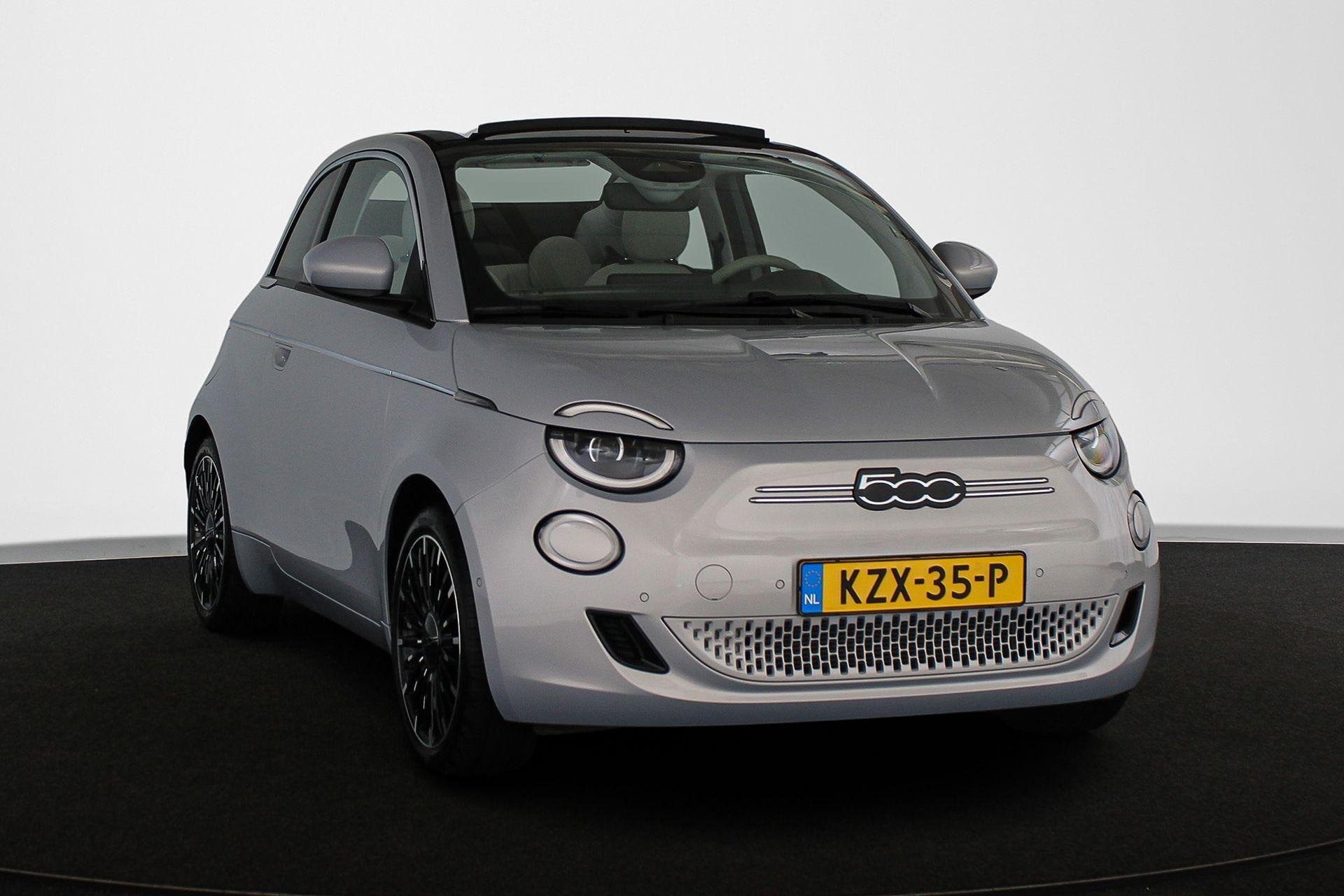 Fiat 500 C La Prima 42 kWh Cabrio Leder Stoelverwarming JBL, Auto's, Gebruikt, Cabriolet, Verwarmde buitenspiegels, 299 km
