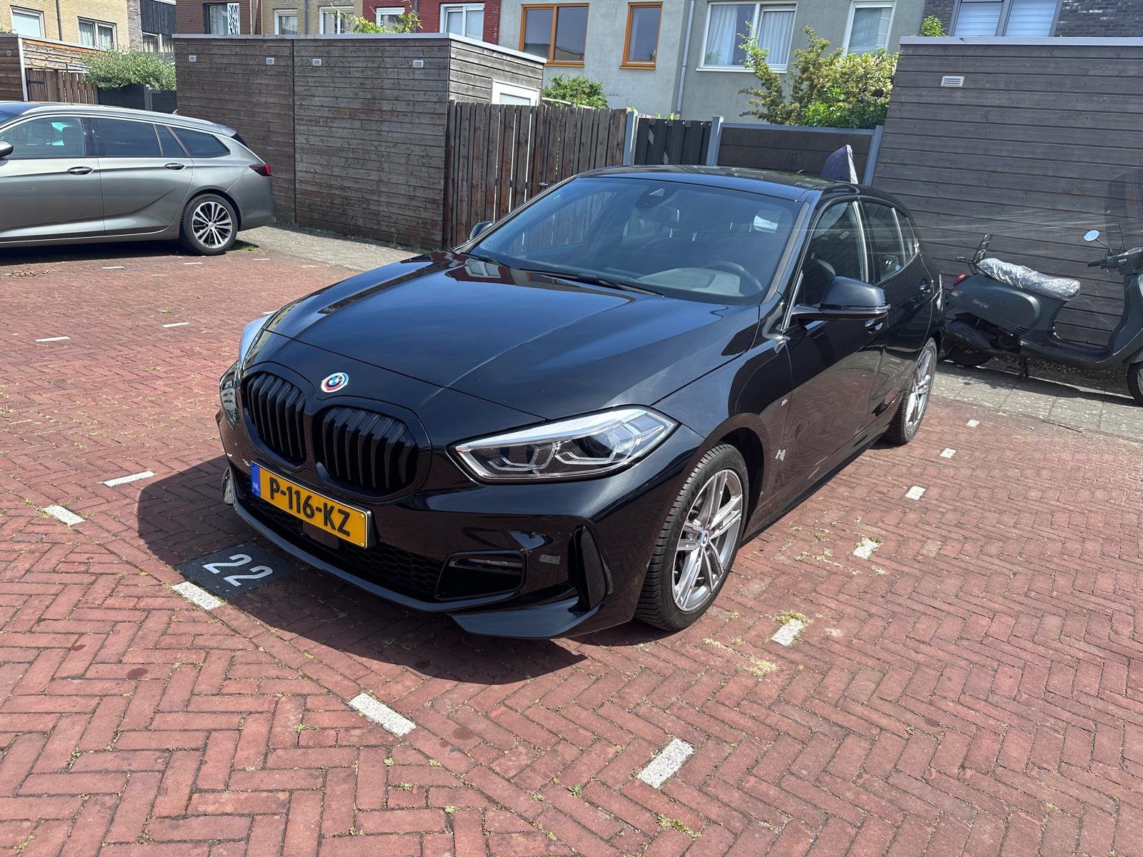 BMW 1-Serie 118i 136pk Aut 2022 Zwart, Auto's, 136 pk, Zwart, Particulier, 3 cilinders