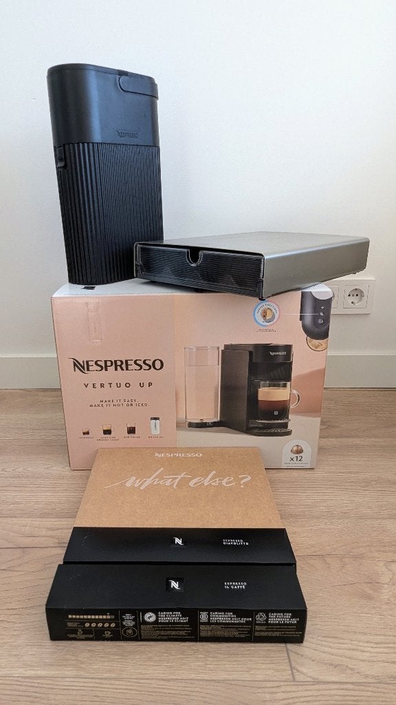 Nespresso machine Vertuo Up (ongebruikt) + accessoires