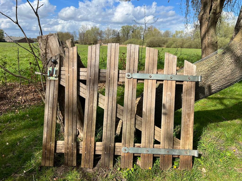 Hardhouten hek/ poort met sluitwerk, Tuin en Terras, Schuttingen, Gebruikt, Hout, 1 tot 2 meter, Minder dan 3 meter, Ophalen
