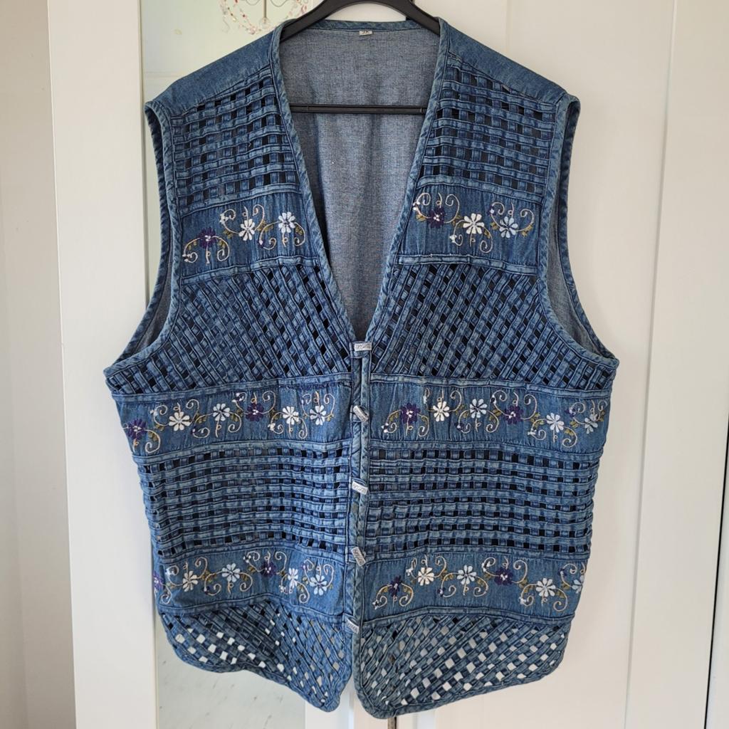 Vintage 80' blauwe denim gilet 3XL bloemenborduurwerk boho, Ophalen of Verzenden, Zo goed als nieuw, Maat 46/48 (XL) of groter