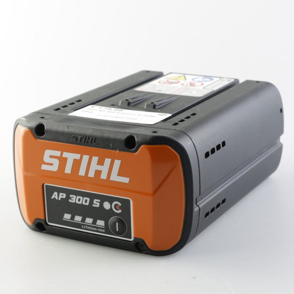 Stihl AP 300 S accu | In nette staat, Stihl, Zo goed als nieuw, Support@stihl.com, Tihl Inc., 536 Viking Dr, Virginia Beach, 
VA 23452
USA