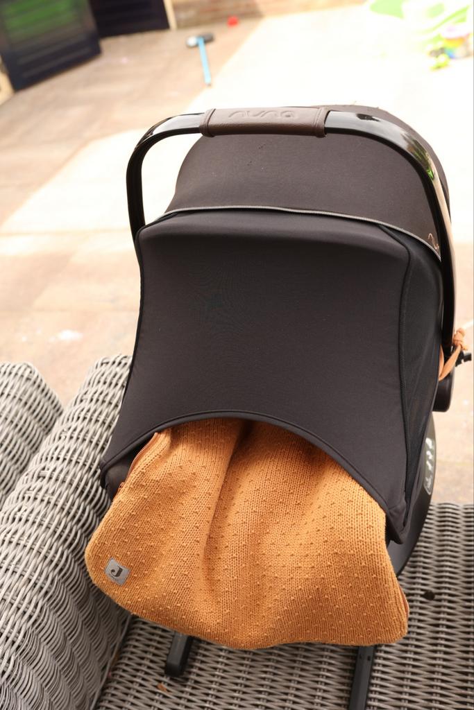 Nuna Pipa Next autostoel + base  - Zo goed als nieuw, Autogordel of Isofix, Zijbescherming, Zo goed als nieuw, 0 t/m 13 kg