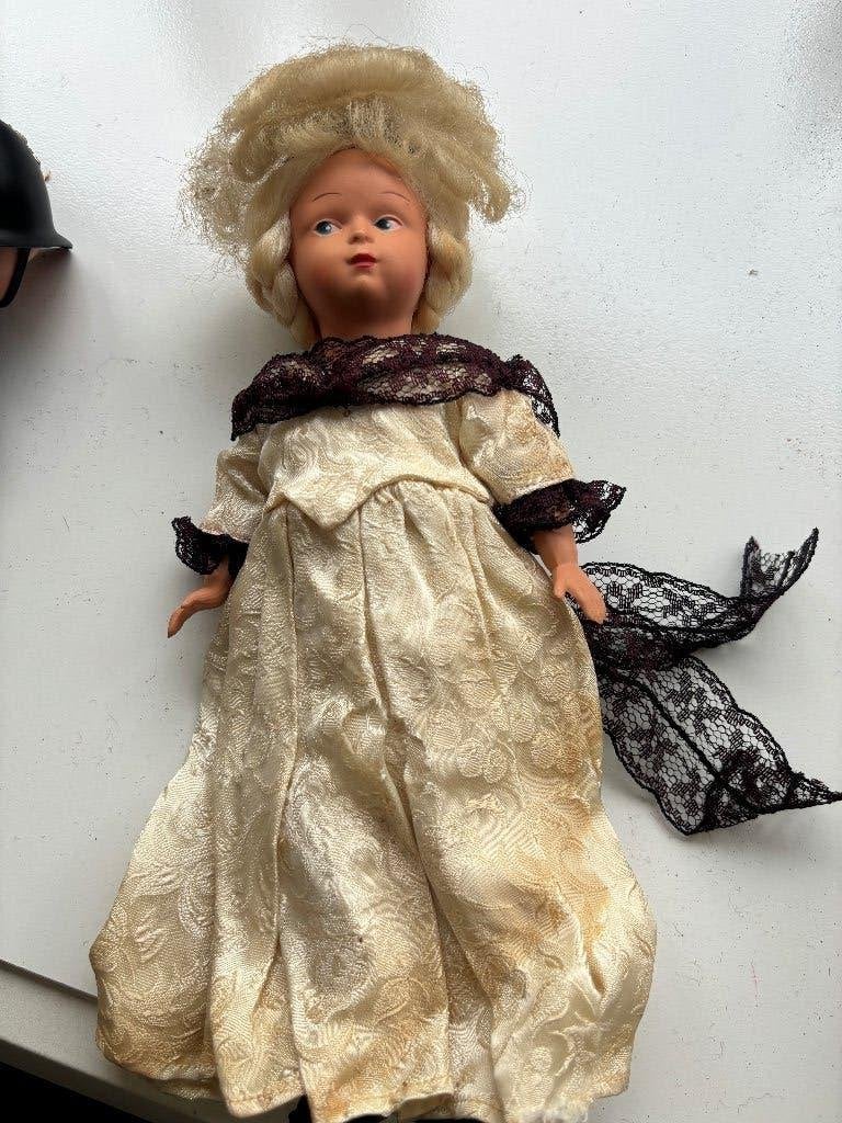 Klederdracht pop, Verzamelen, Poppen, Ophalen of Verzenden, Gebruikt, Pop