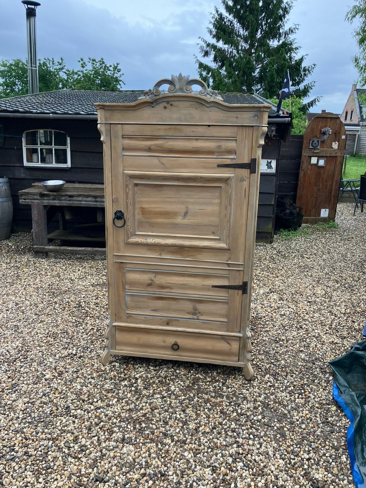 Brocante kast, Ophalen