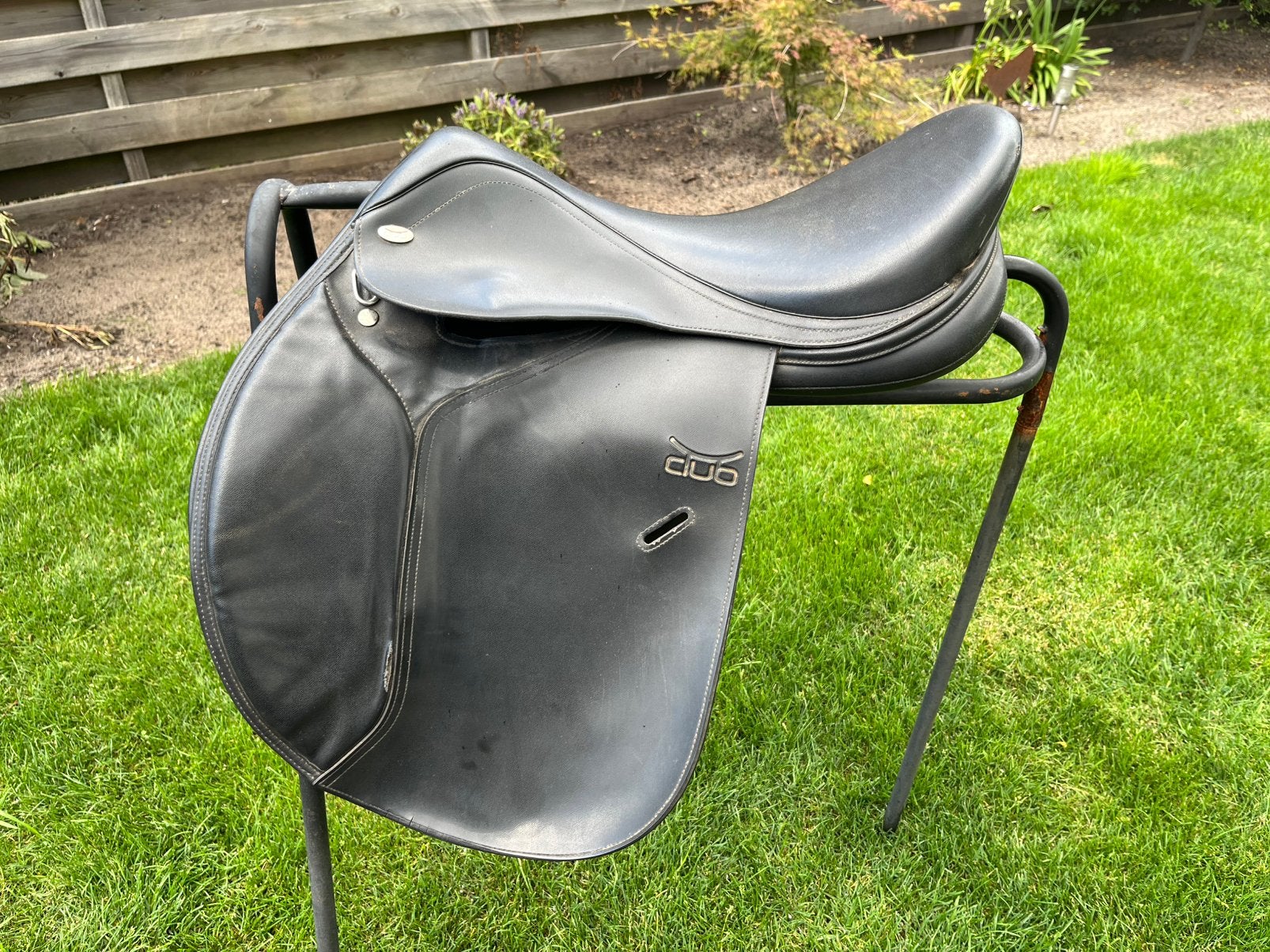 Tekna veelzijdigheidszadel 17,5 inch, Dieren en Toebehoren, Paarden en Pony's | Zadels, Schoft-/schoudervrijheid, L (17.5 inch)