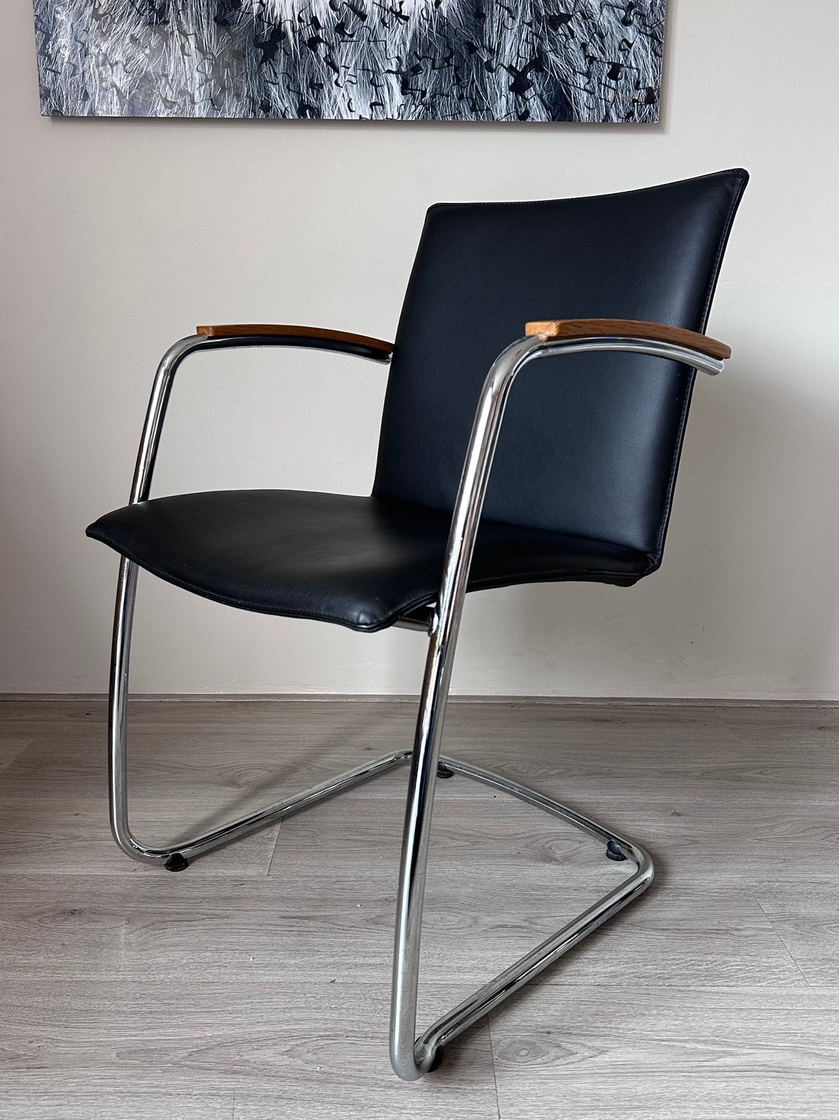 4x Leolux Freyr design eetkamerstoelen, Zwart, Leer, Ophalen of Verzenden, Zo goed als nieuw