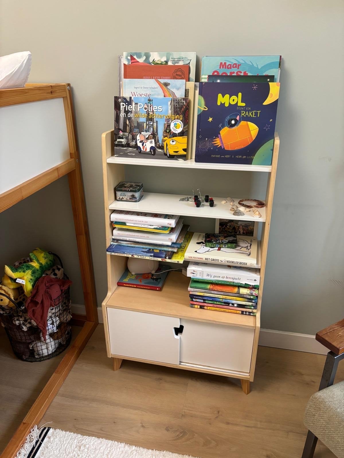 Boekenkastje van Petite Amelie, Ophalen, Met plank(en), Gebruikt, 100 tot 150 cm