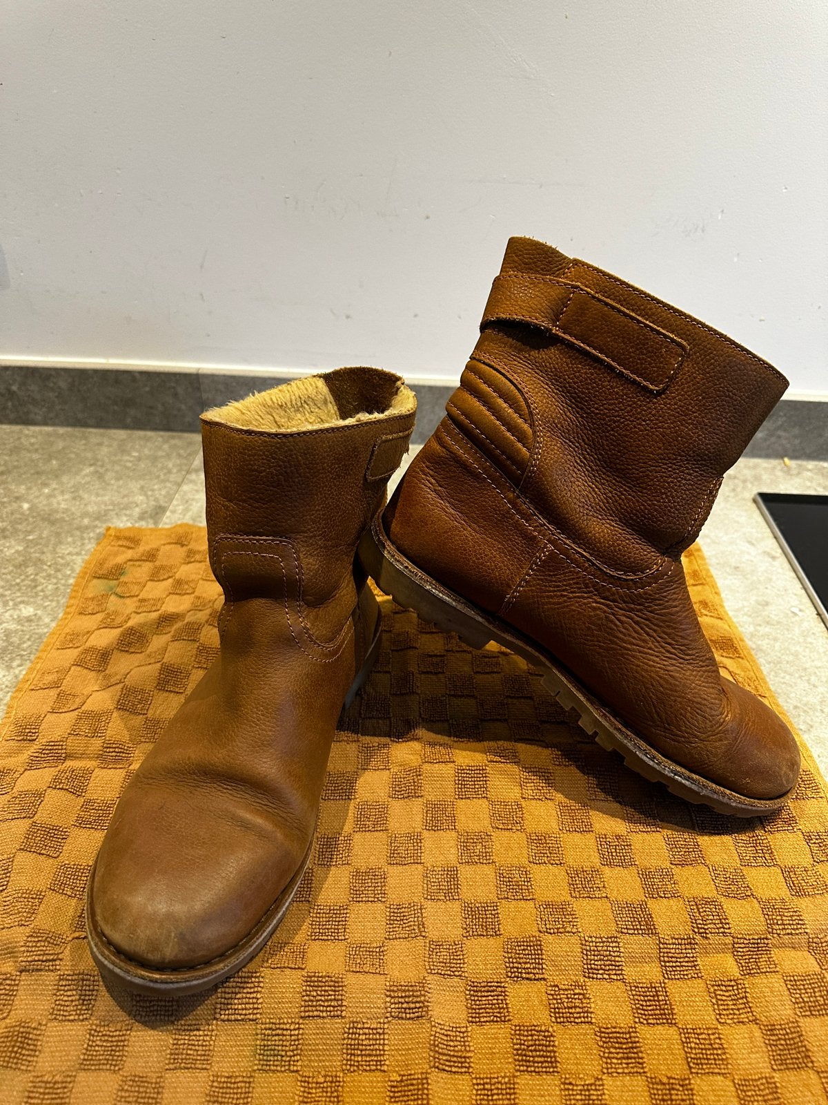 Bruine leren laarzen met voering, Kleding | Dames, Schoenen, Ophalen of Verzenden, Gedragen, Bruin, Lage of Enkellaarzen