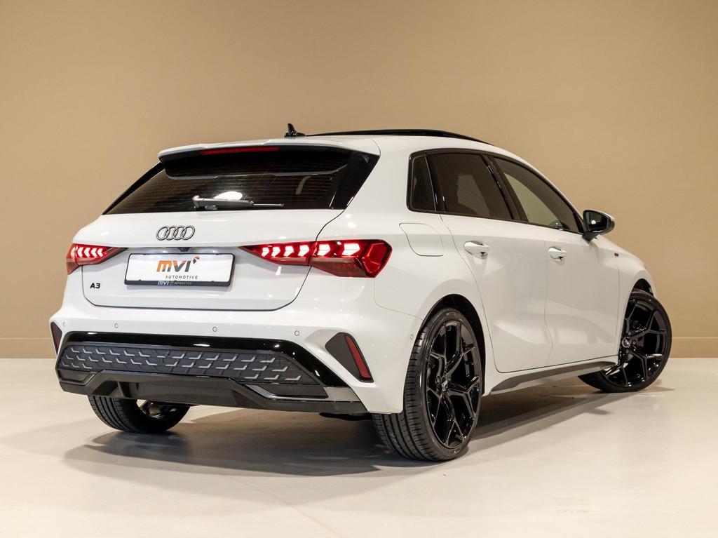 Audi A3 Sportback 35 TFSI S-Line edition / 150pk / Panorama, Auto's, Audi, 4 cilinders, Wit, Bedrijf, 19 km/l