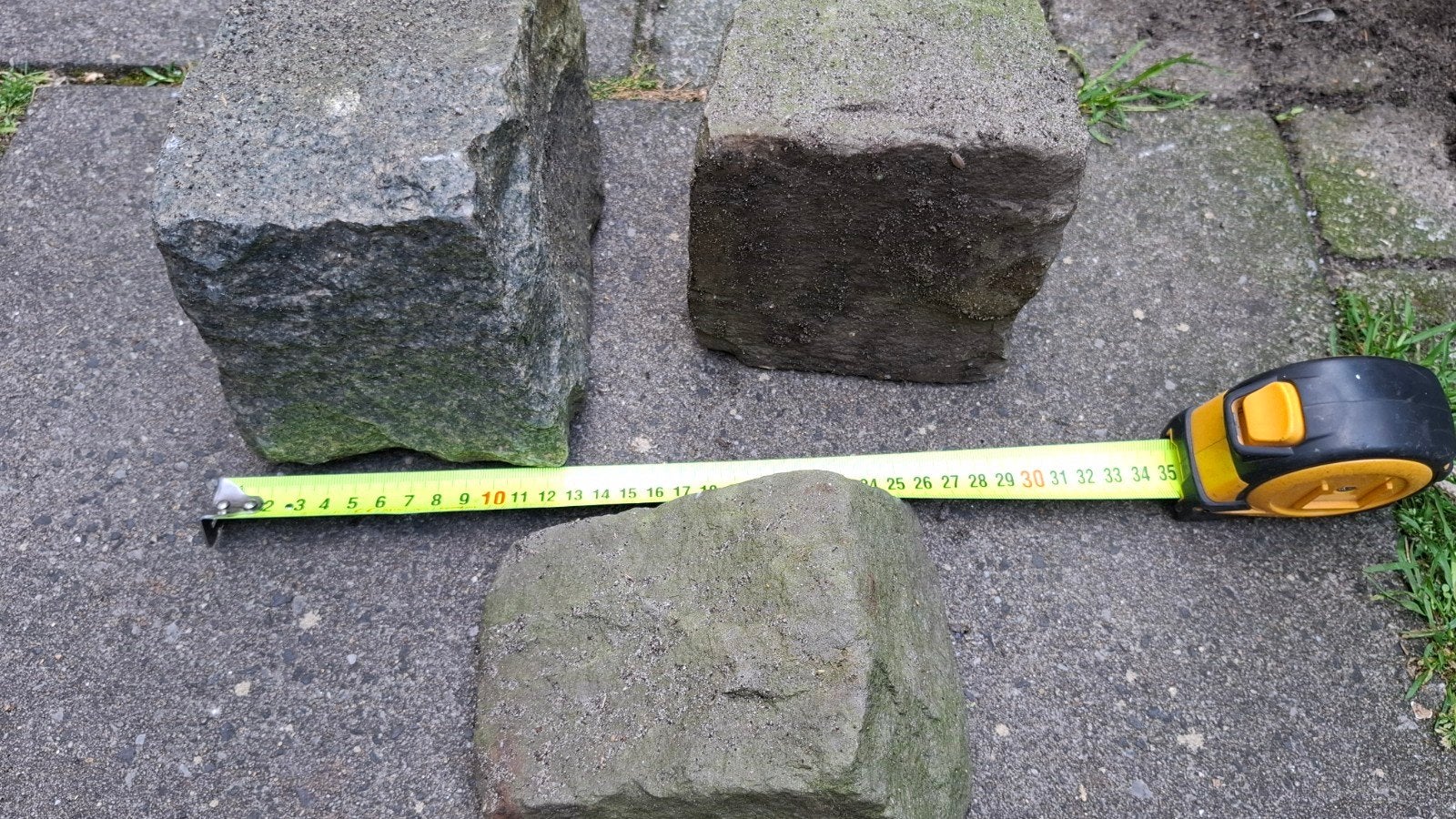 2 caseien  kinderopjes en een wig., Tuin en Terras, Tegels en Klinkers, Ophalen, Gebruikt, Natuursteen, Overige typen