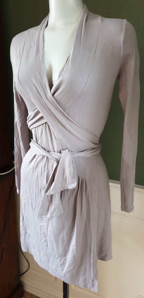 Elle leuke grijze wikkel jurk mt 34 XS, Verzenden, Zo goed als nieuw, Knielengte, Maat 34 (XS) of kleiner
