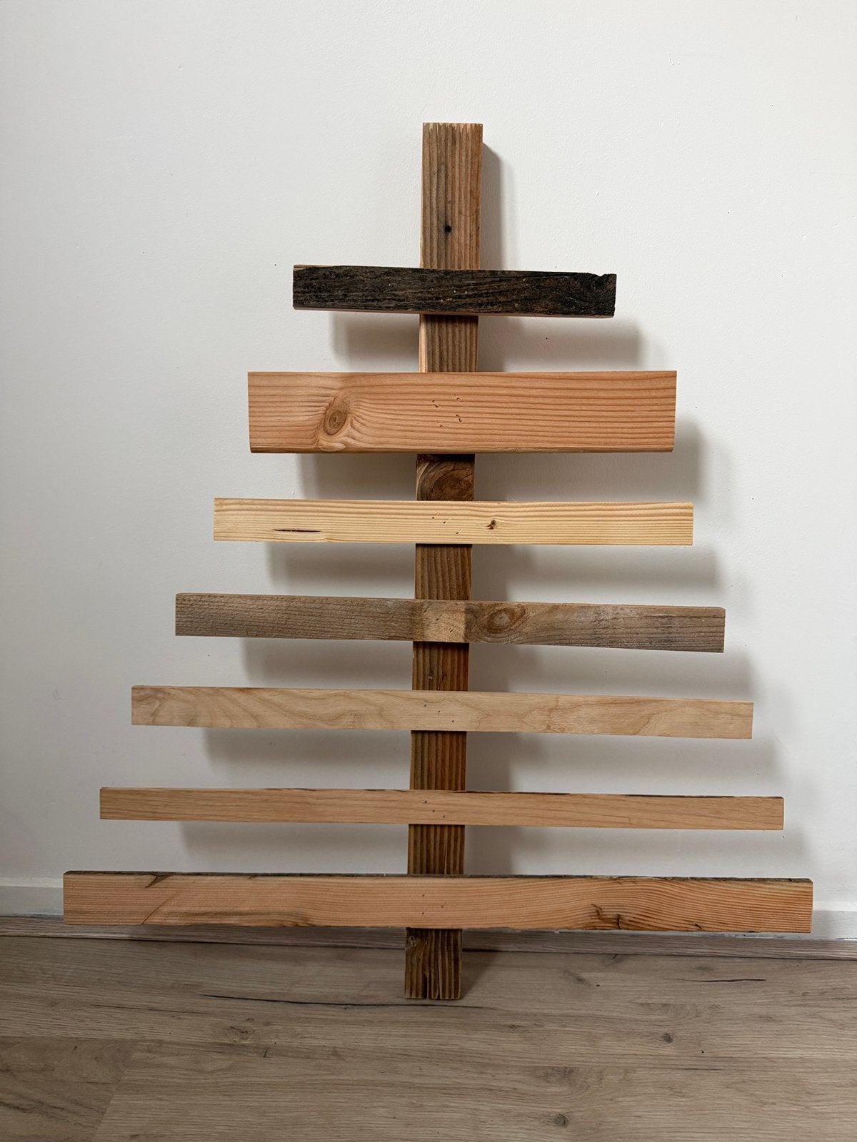 Houten kerstboom 74 cm decoratie kerstballen lampjes hetfst, Minder dan 25 mm, Ophalen of Verzenden, Zo goed als nieuw, Plank