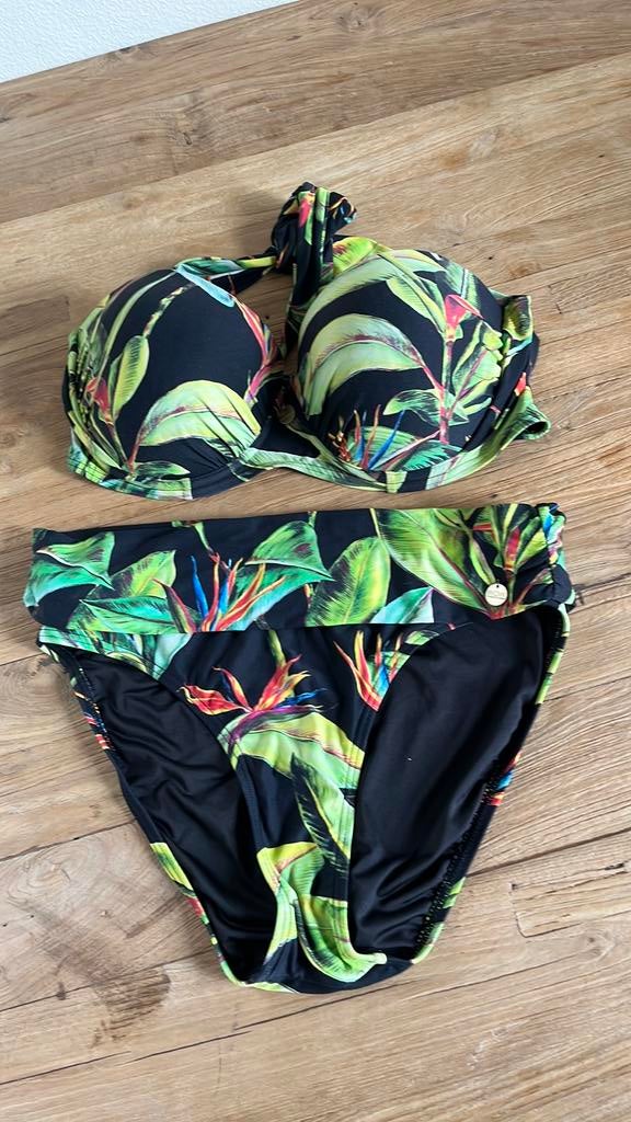 Beugelbikini WOW 38 D42 groen met zwart, Ophalen of Verzenden, Zo goed als nieuw, Groen, Bikini