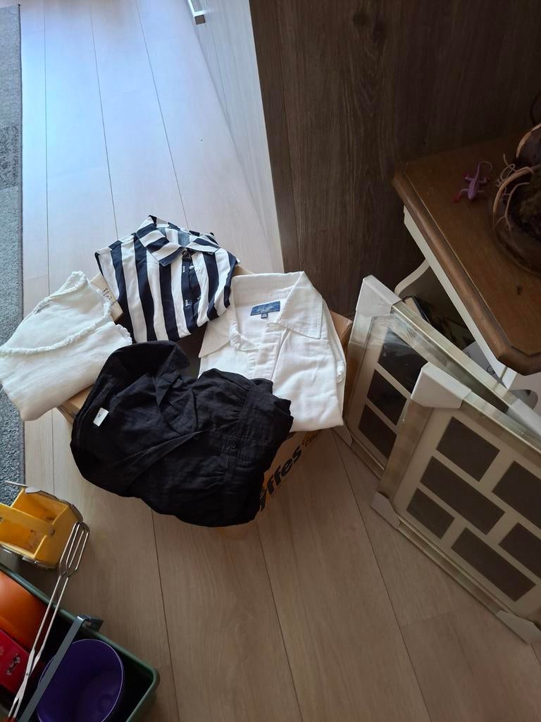 Van alles wat kleding en tuin etc. Koopje graag alles in een