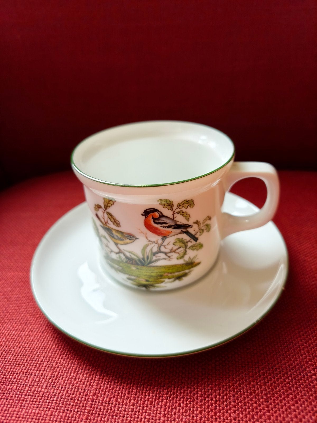 Zeven porseleinen kopjes met vogels, Ophalen, Zo goed als nieuw, Porselein, Kop en/of schotel