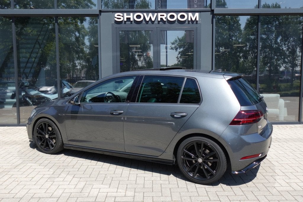 Volkswagen Golf 1.6 TDI Highline R-Line PANO ACC CAMERA VOL, Voorwielaandrijving, Gebruikt, Zwart, 4 cilinders