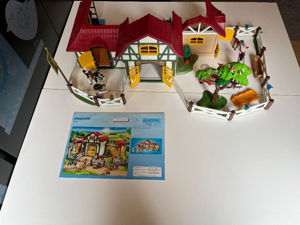 Playmobil Paardenmanege (6927) met veel accessoires, Kinderen en Baby's, Ophalen of Verzenden, Zo goed als nieuw