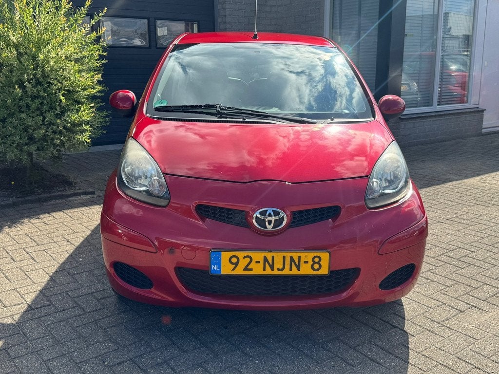 Toyota Aygo 1.0-12V Aspiration Red *Airco*LM velgen*, Voorwielaandrijving, Euro 5, Stof, Gebruikt