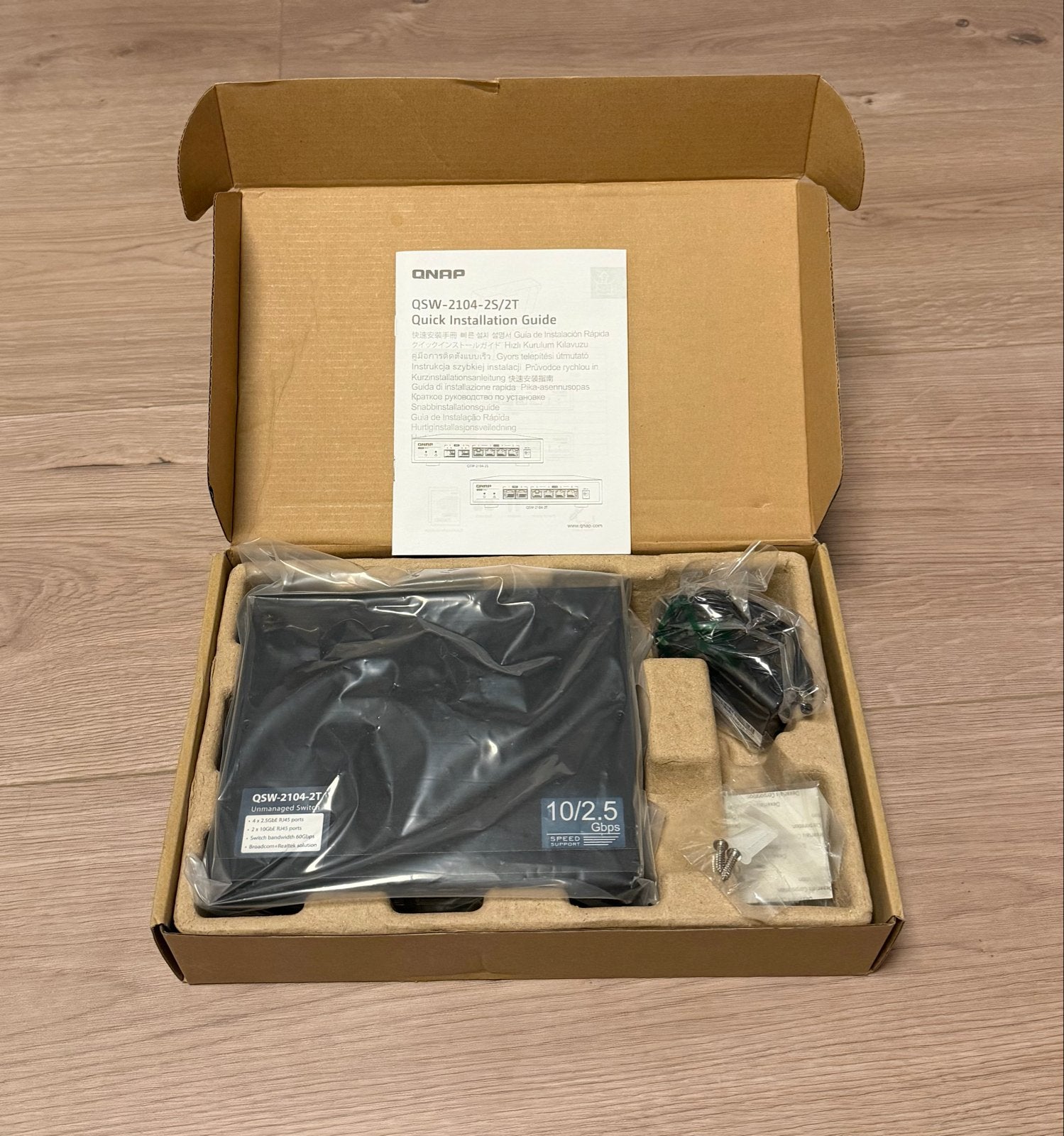 QNAP QSW-2104-2S/2T 10/2.5 Gbps Switch, Ophalen of Verzenden, Zo goed als nieuw