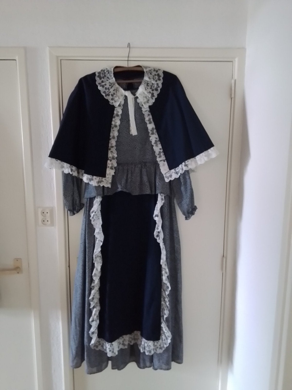 nostalgische jurk, Kleding | Dames, Hoeden en Petten, Ophalen of Verzenden, Zo goed als nieuw, 58 cm (L, 7¼ inch) of meer