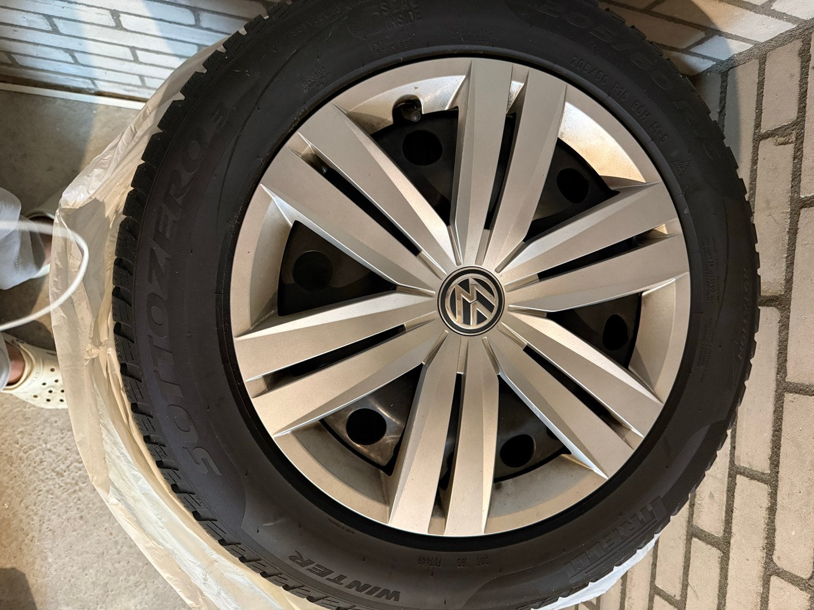 Winterbanden met velgen - VW  Touran - 205/60 R16, Ophalen, Gebruikt, 16 inch, Banden en Velgen