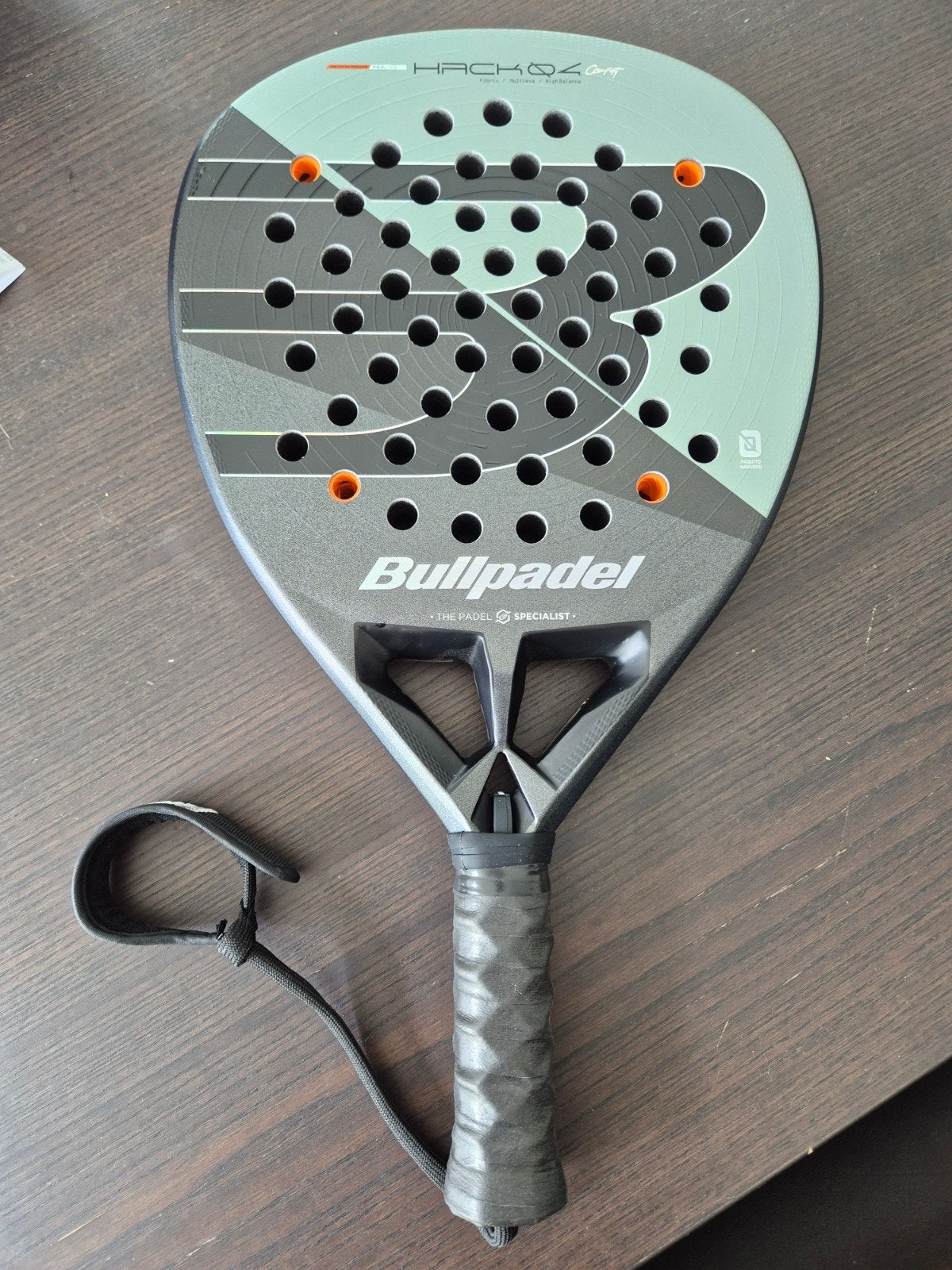 Bullpadel Hack 04 Comfort Padelracket -Als nieuw, Ophalen of Verzenden, Zo goed als nieuw, Padelracket