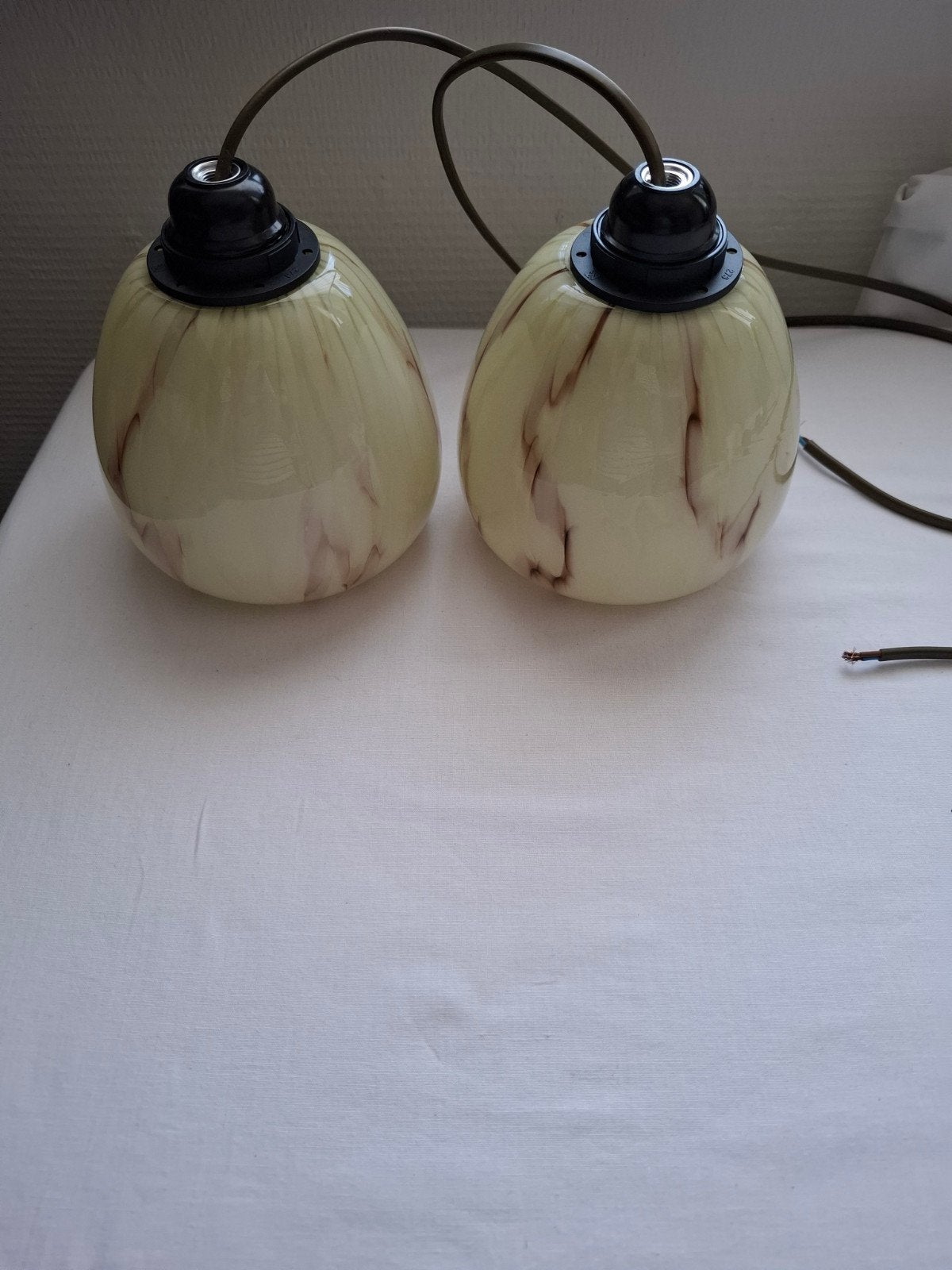 2 oude gemarmerd glazen hanglampen, Antiek en Kunst, Antiek | Lampen, Ophalen of Verzenden