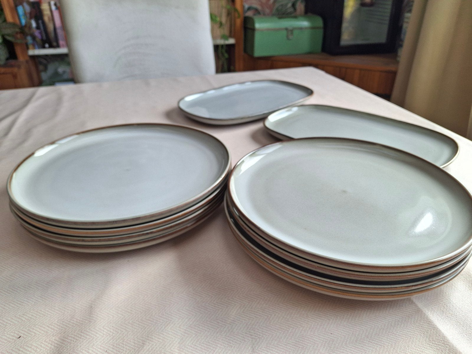 IKEA Dinera Servies - 8 Borden en 2 Schalen, IKEA, Ophalen of Verzenden, Zo goed als nieuw, Bord(en)