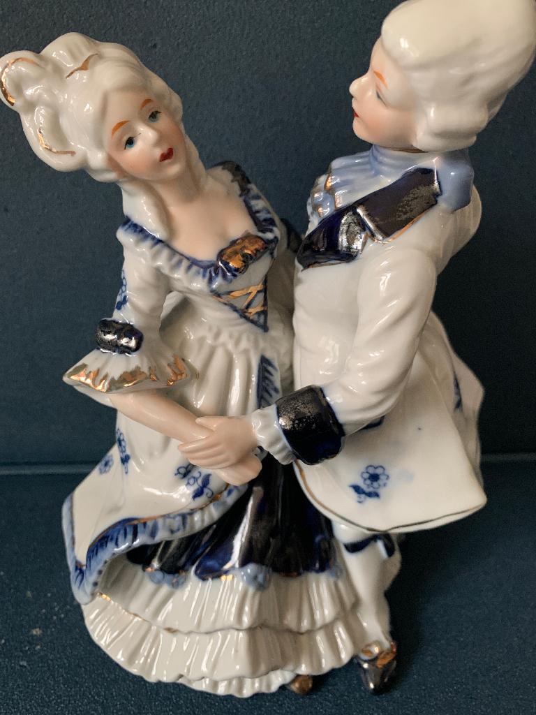 Brocante porseleinen beeld voorstellende dansend  paar, Verzamelen, Beelden en Beeldjes, Ophalen of Verzenden, Zo goed als nieuw