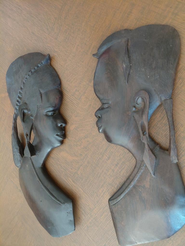 Houten wanddecoratie: Afrikaanse hoofden (set van 2), Antiek en Kunst, Kunst | Beelden en Houtsnijwerken, Groep mensen, Ophalen of Verzenden