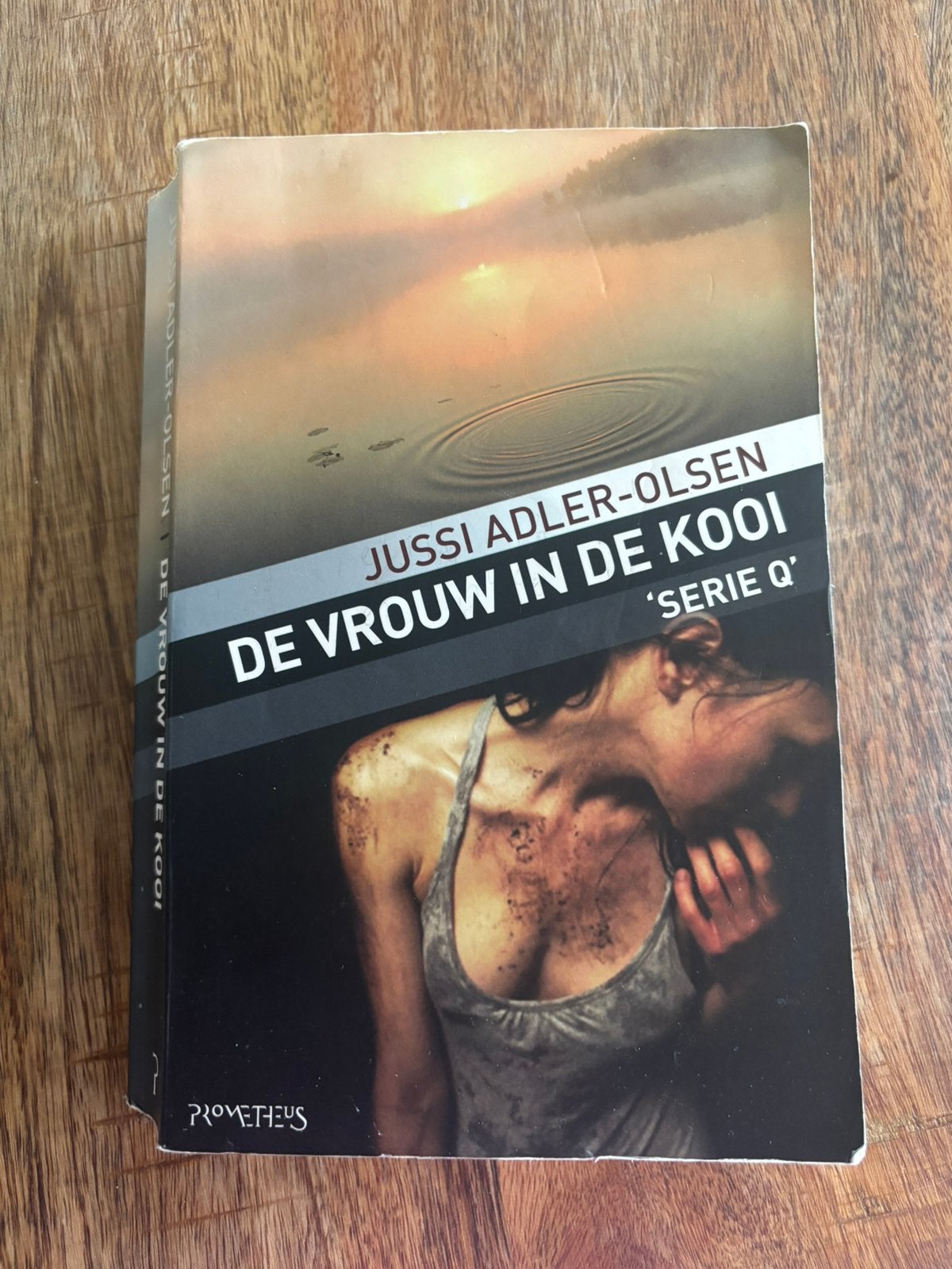 Jussi Adler-Olsen - De vrouw in de kooi, Ophalen of Verzenden, Zo goed als nieuw, Scandinavië, Jussi Adler-Olsen