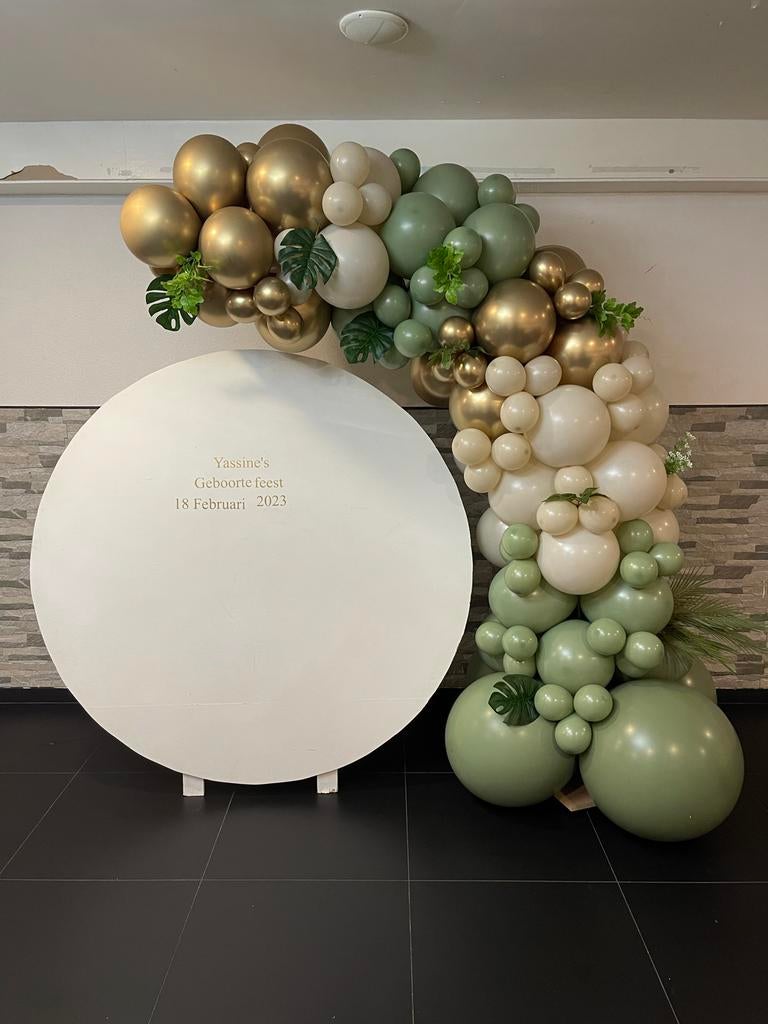 Ronde witte backdrop 1,80 cm doorsnee, Hobby en Vrije tijd, Feestartikelen, Ophalen, Gebruikt, Versiering, Geboorte of Huwelijk