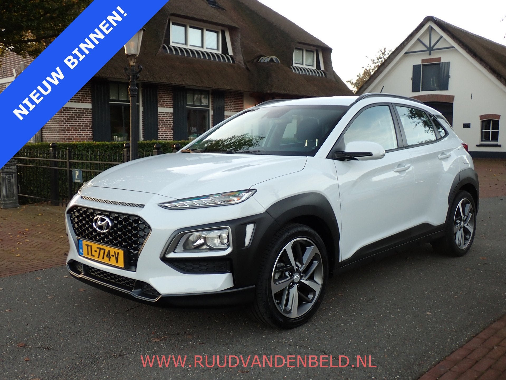 Hyundai KONA 1.0T PLUS-PACK / CARPLAY / CRUISE / CAMERA / PD, Auto's, Voorwielaandrijving, Gebruikt, Wit, Origineel Nederlands