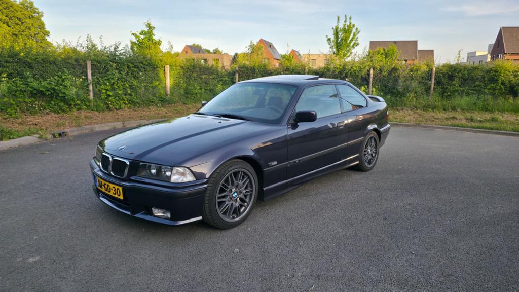 BMW 320i Coupé E36 | M-Pakket | Origineel NL | Schuifdak |, Metallic lak, Zwart, 150 pk, Zwart