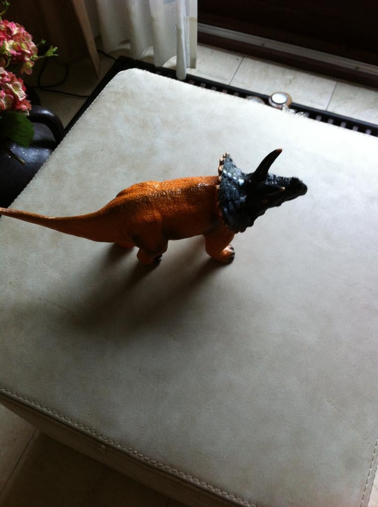 Dino saurus lengte 32 cm oranje/zwart, Ophalen of Verzenden, Zo goed als nieuw, Wild dier, Beeldje of Figuurtje