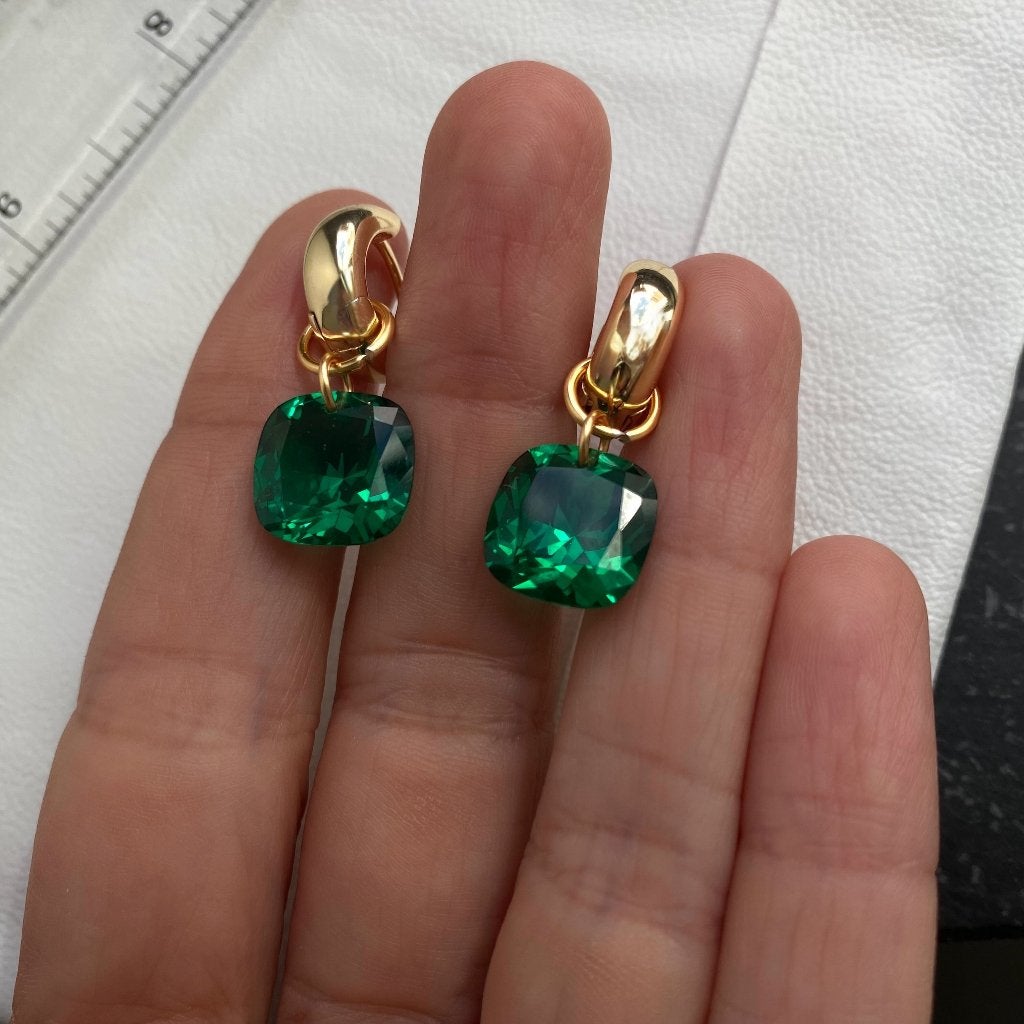 Oorbellen nano smaragd, Sieraden, Tassen en Uiterlijk, Oorbellen, Overige materialen, Hangers, Nieuw, Ophalen of Verzenden