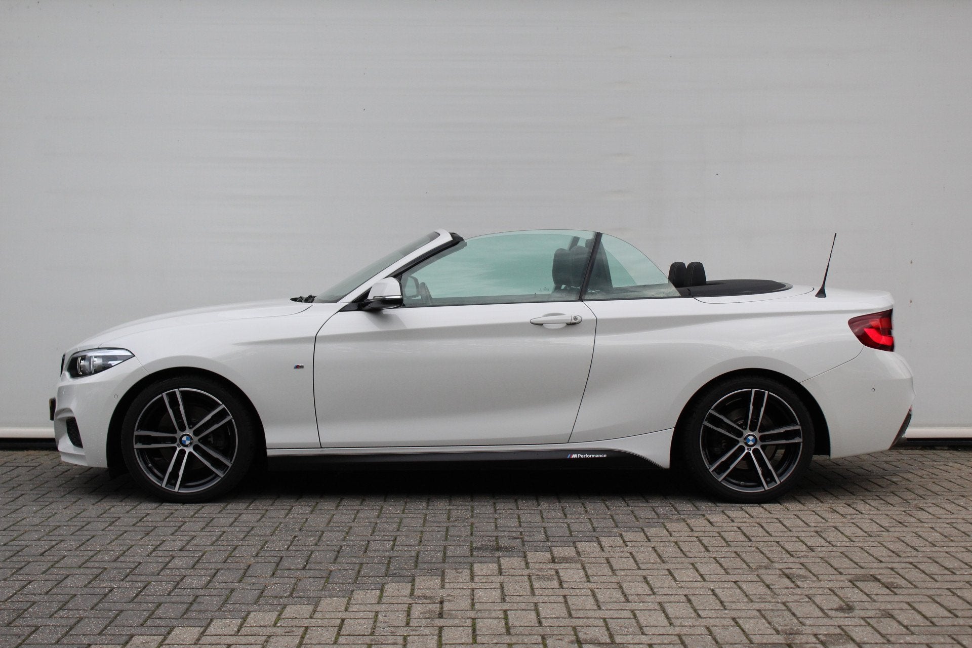 BMW 2 Serie Cabrio 220i High Executive M Sport Automaat / Sp, Automaat, Achterwielaandrijving, Gebruikt, 4 cilinders