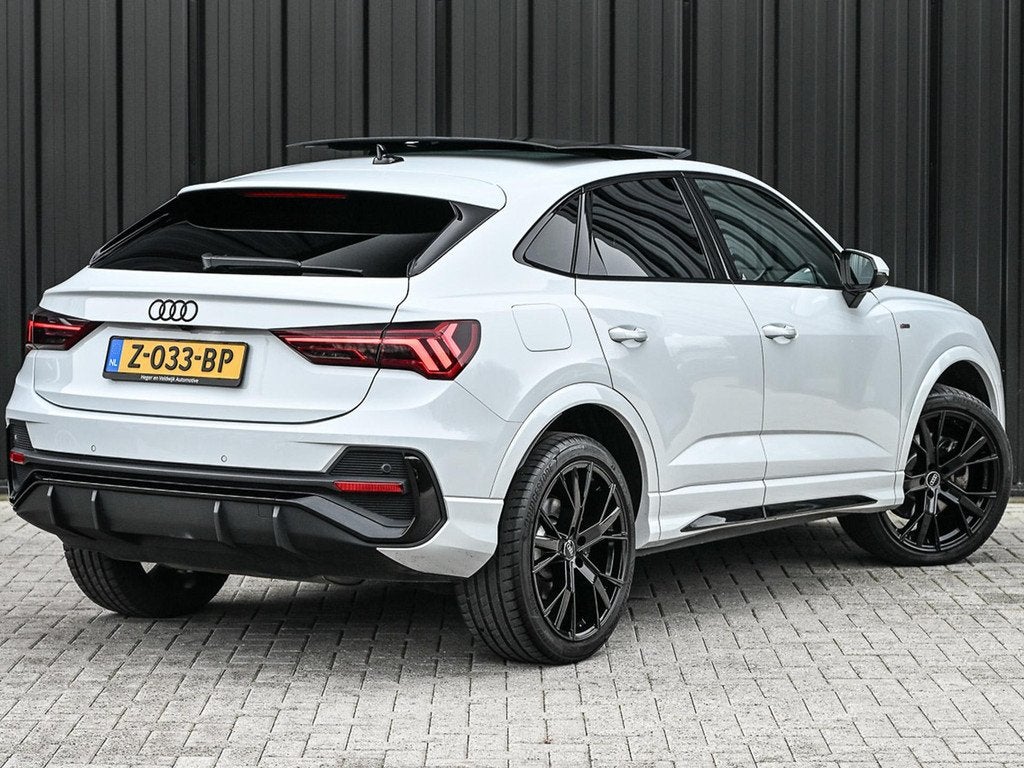 Audi Q3 Sportback 45 TFSI e S Edition | Panoramadak | Leder, Auto's, Audi, Gebruikt, Leder en Stof, Wit, Hybride Elektrisch/Benzine