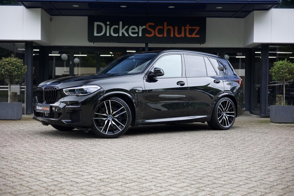 BMW X5 xDrive45e M Sport Panoramadak | Laser | Trekhaak, Auto's, BMW, Gebruikt, 394 pk, Zwart, Vierwielaandrijving