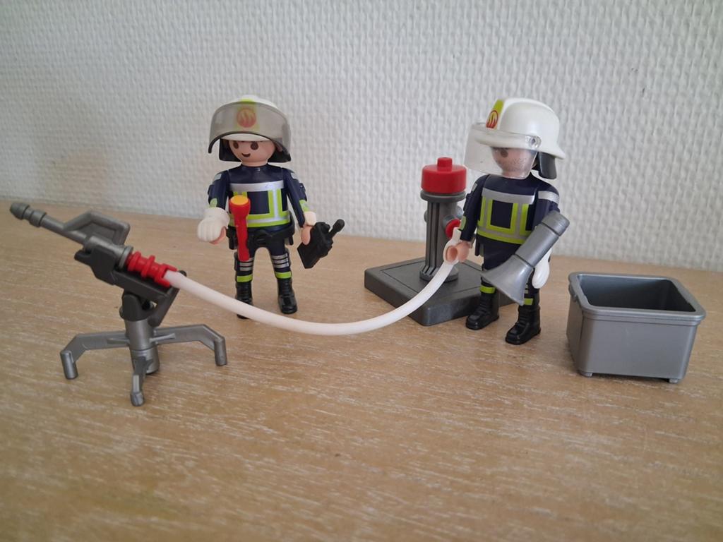 Playmobil brandweermannen met spuit, megafoon, Ophalen of Verzenden, Zo goed als nieuw, Complete set