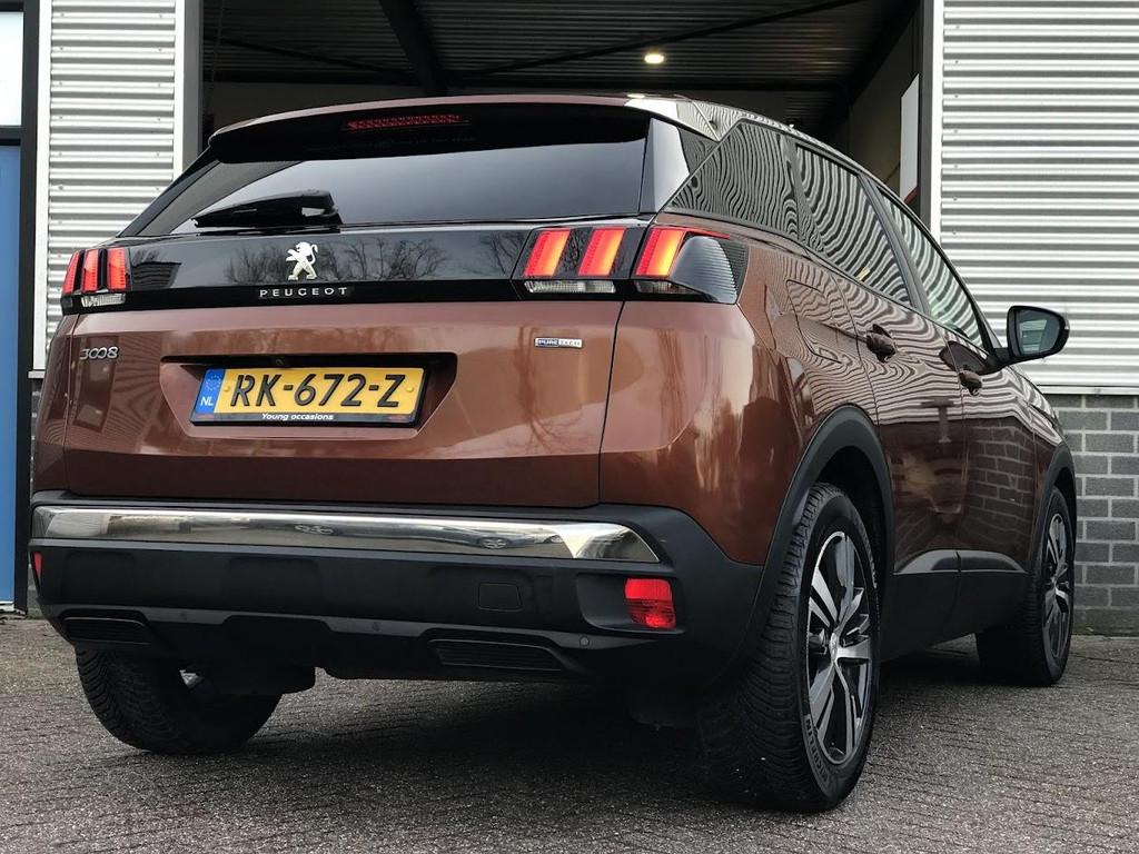 Peugeot 3008 1.2 PureTech Blue Lease Executive|Carplay|Navi|, Auto's, Peugeot, Parkeersensor, Gebruikt, Euro 6, 1199 cc