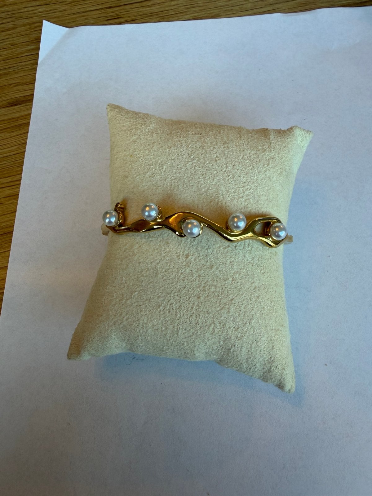 Goudkleurige Armband met Parels, Ophalen of Verzenden, Goud, Met bedels of kralen