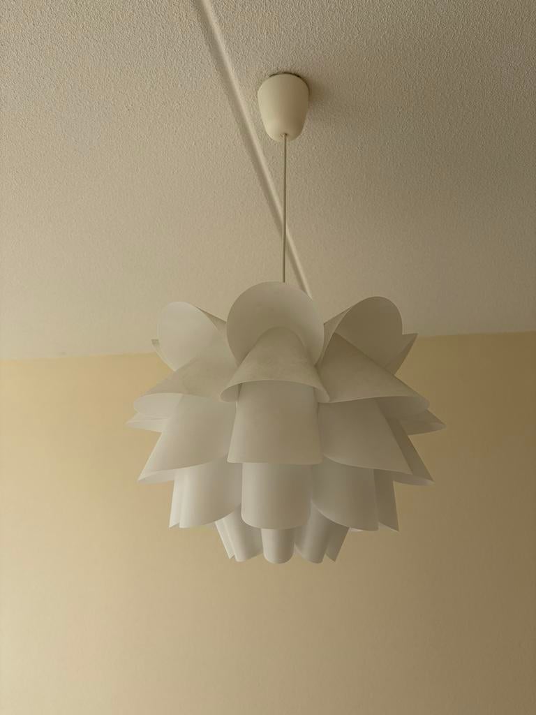 Stijlvoller hanglamp – speels en modern, Ophalen, Kunststof, Zo goed als nieuw, Minder dan 50 cm